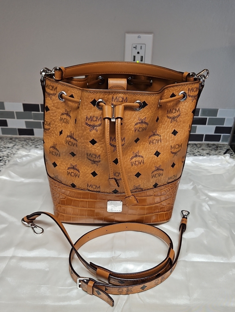 MCM VIESTOS DRAWSTRING BUCKET BAG